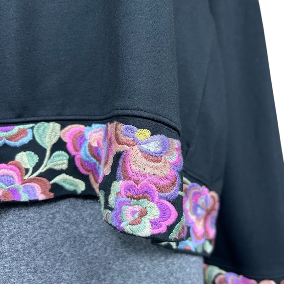 Johnny Was Bee Active Long Sleeve Crew Embroidered Pullover Top Size XXL 2X Boho - Picture 13 of 16